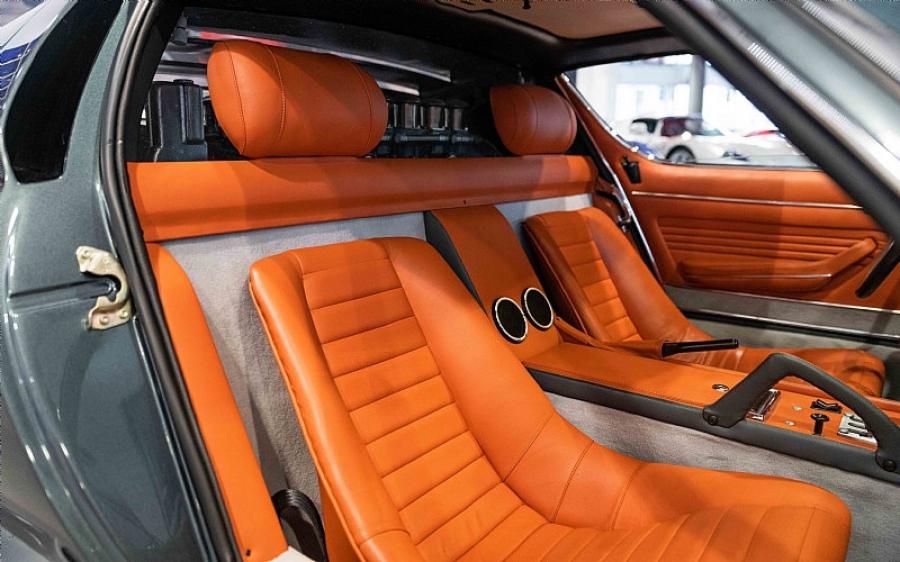 Интерьер Lamborghini Miura P400 SV 1972 года  (фото 12 из 16)